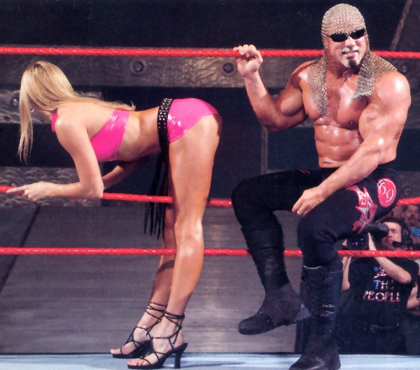 This image has an empty alt attribute; its file name is Stacy-Keibler-Getting-a-leg-up-so-to-speak-2.jpg